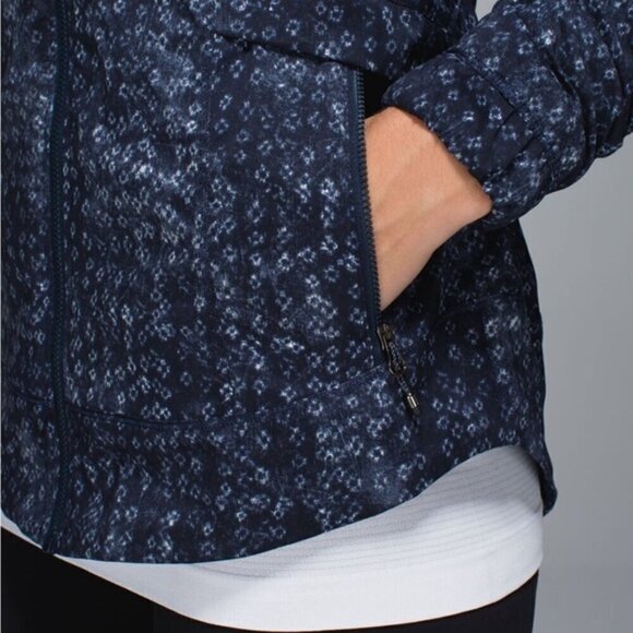 Lululemon Spring Forward Jacket Kanoko Twist Inkwell  Ghost / Inkwell Size 4 - Picture 3 of 16